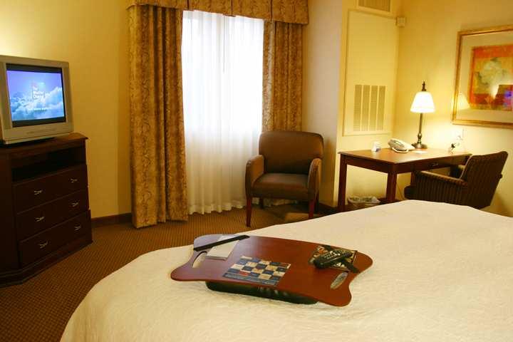 Hampton Inn & Suites Берлінґтон Екстер'єр фото