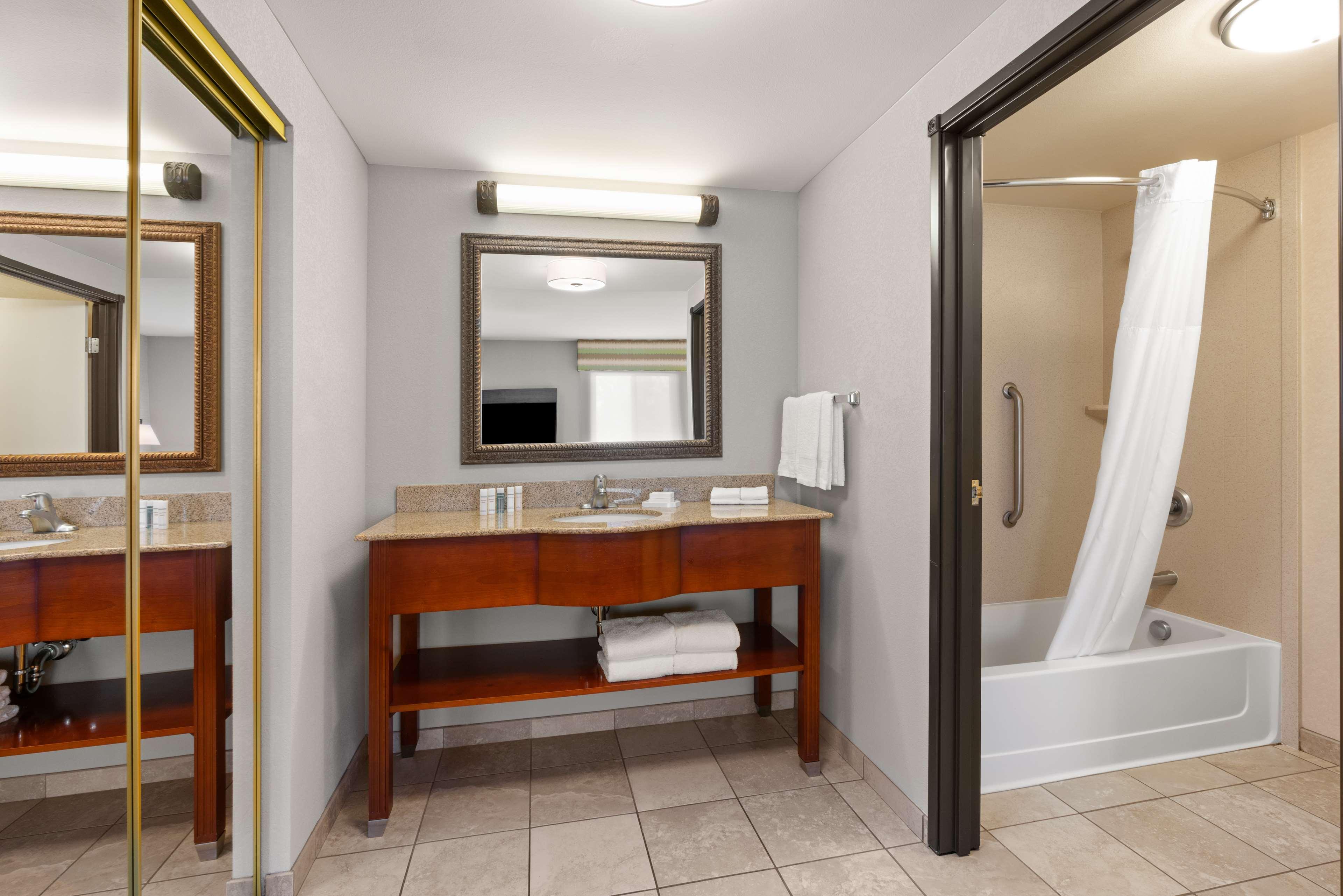 Hampton Inn & Suites Берлінґтон Екстер'єр фото