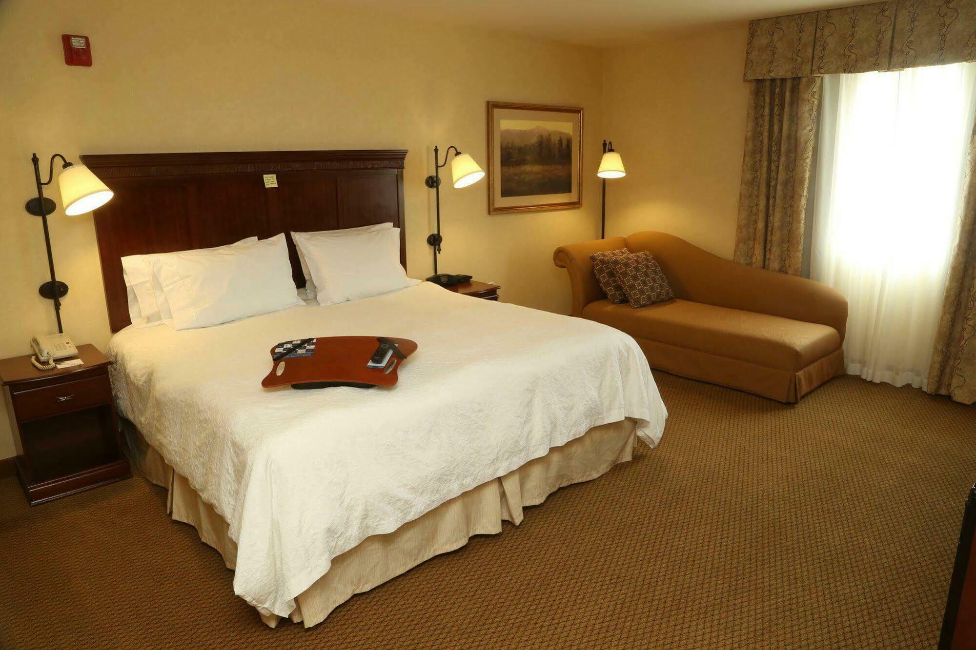 Hampton Inn & Suites Берлінґтон Екстер'єр фото
